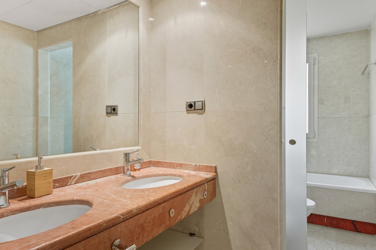 3 Bed Apartment for sale in Sierra Blanca Costa Del Sol, Málaga, Spain