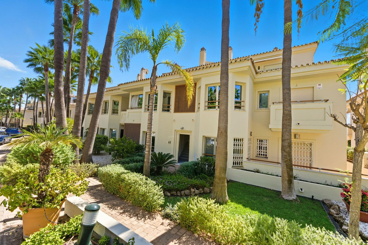 3 Bed Apartment for sale in Sierra Blanca Costa Del Sol, Málaga, Spain