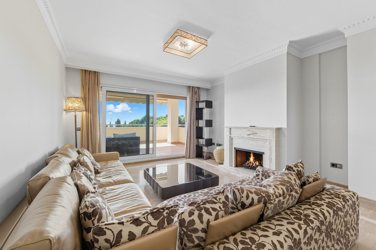 3 Bed Apartment for sale in Sierra Blanca Costa Del Sol, Málaga, Spain