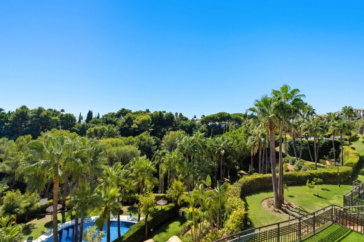 3 Bed Apartment for sale in Sierra Blanca Costa Del Sol, Málaga, Spain