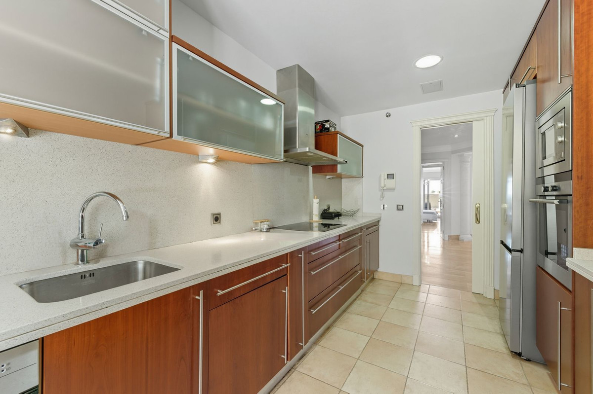 3 Bed Apartment for sale in Sierra Blanca Costa Del Sol, Málaga, Spain