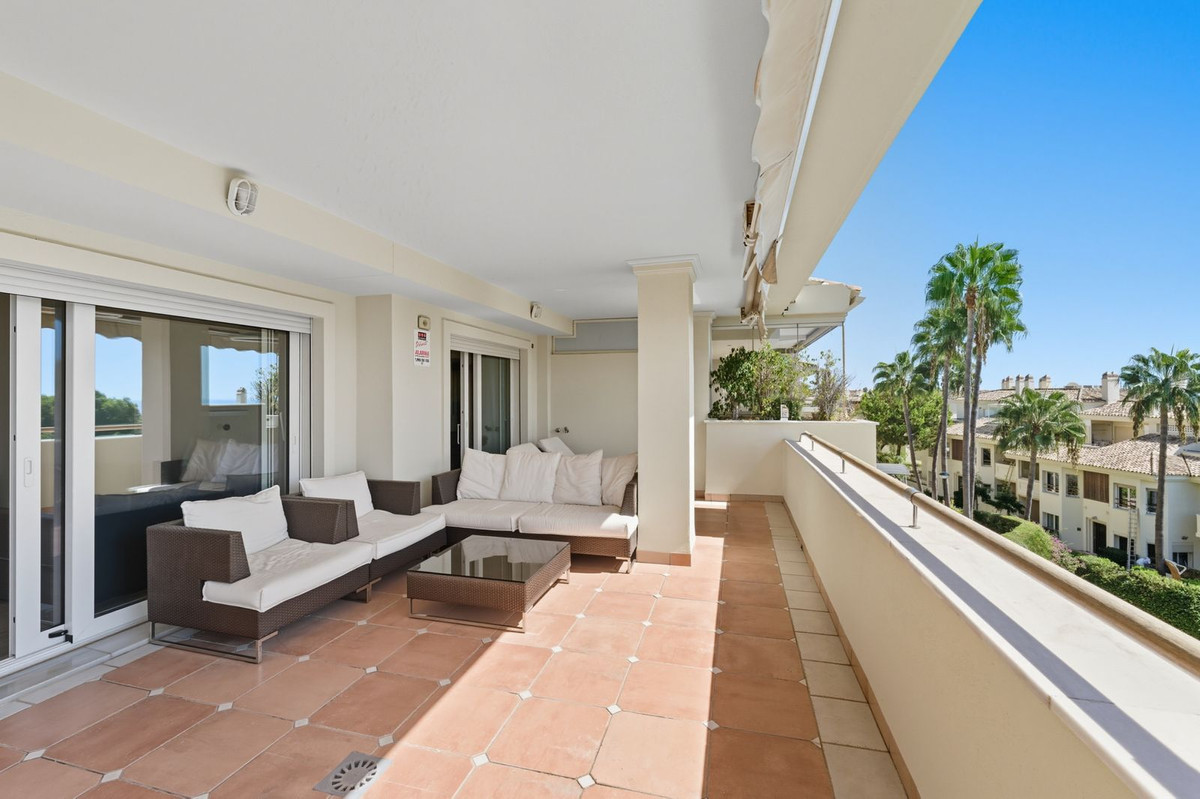 3 Bed Apartment for sale in Sierra Blanca Costa Del Sol, Málaga, Spain