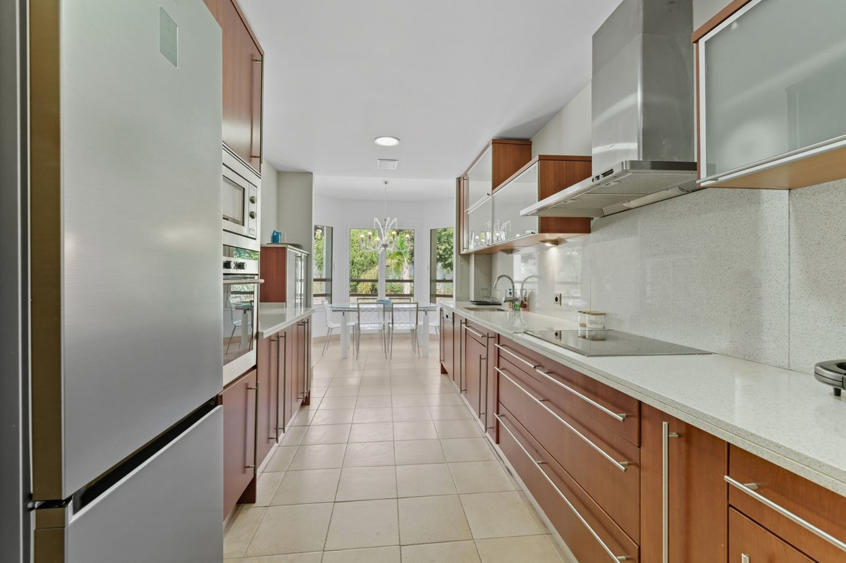 3 Bed Apartment for sale in Sierra Blanca Costa Del Sol, Málaga, Spain