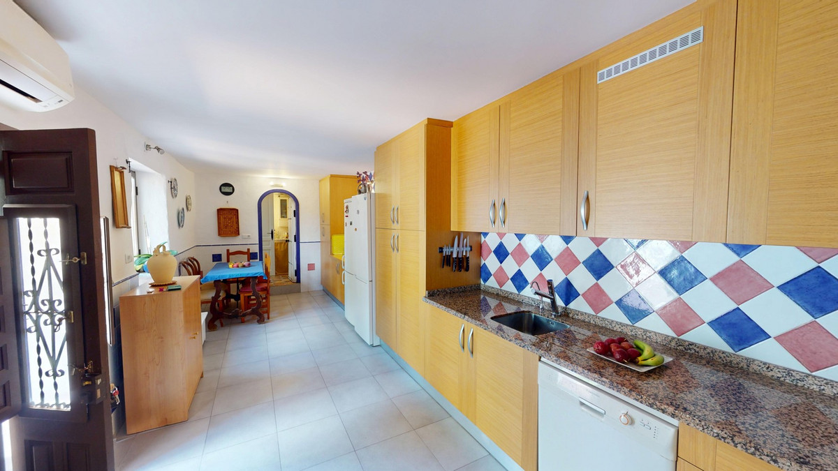 4 Bed Townhouse for sale in Vélezmálaga Costa Del Sol East, Málaga, Spain