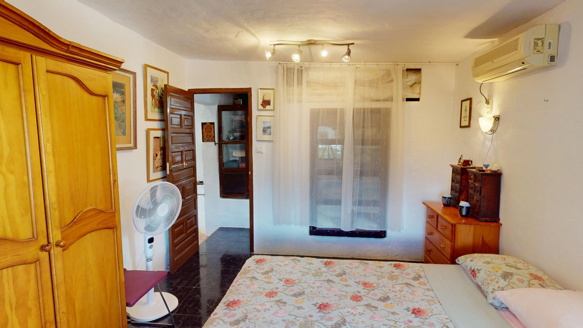 4 Bed Townhouse for sale in Vélezmálaga Costa Del Sol East, Málaga, Spain