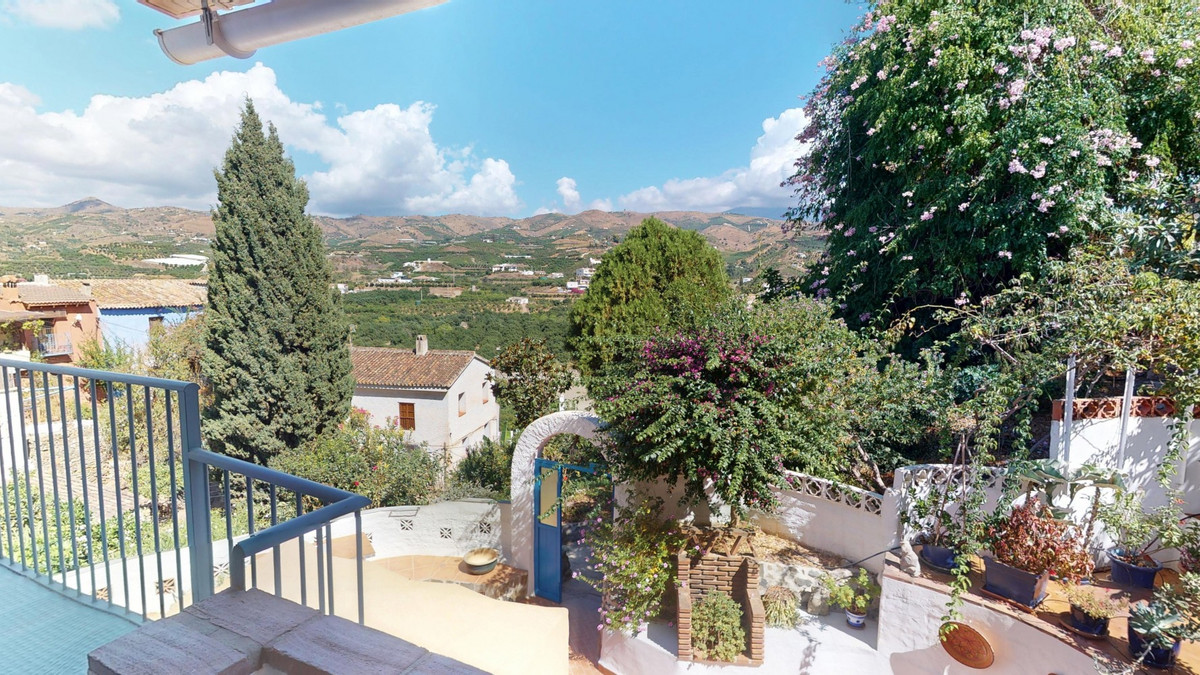 4 Bed Townhouse for sale in Vélezmálaga Costa Del Sol East, Málaga, Spain