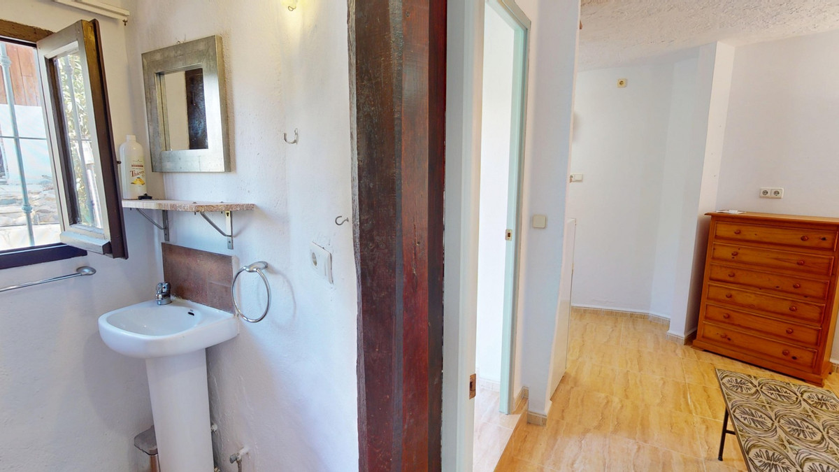 4 Bed Townhouse for sale in Vélezmálaga Costa Del Sol East, Málaga, Spain