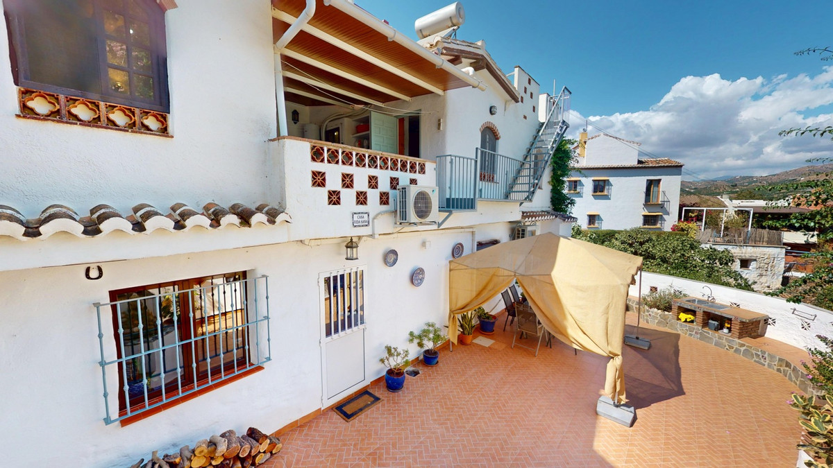 4 Bed Townhouse for sale in Vélezmálaga Costa Del Sol East, Málaga, Spain
