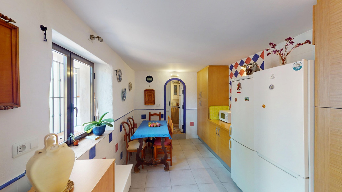 4 Bed Townhouse for sale in Vélezmálaga Costa Del Sol East, Málaga, Spain