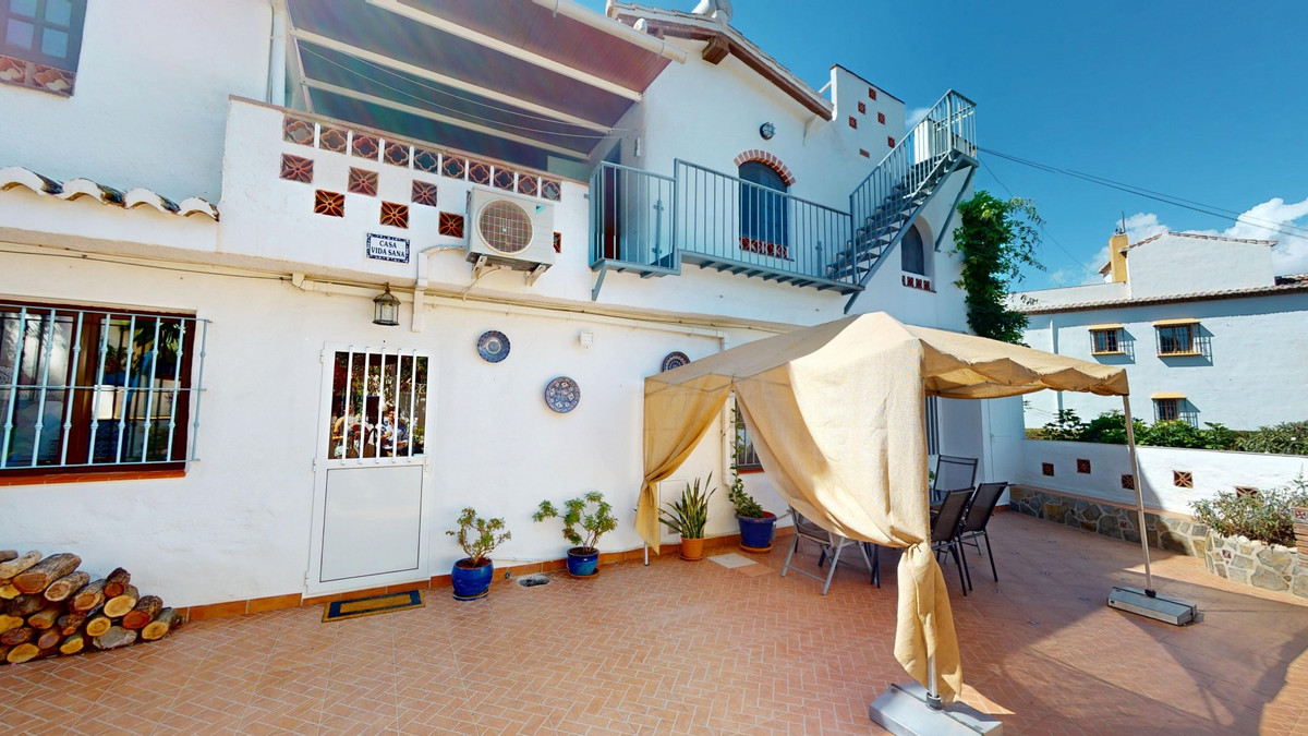 4 Bed Townhouse for sale in Vélezmálaga Costa Del Sol East, Málaga, Spain