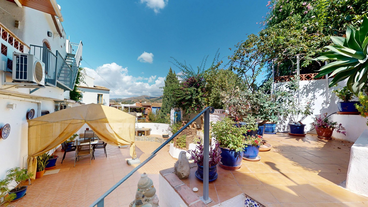4 Bed Townhouse for sale in Vélezmálaga Costa Del Sol East, Málaga, Spain