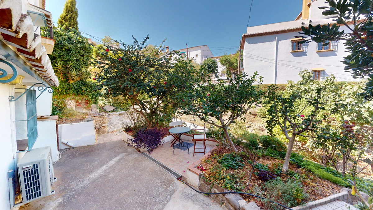 4 Bed Townhouse for sale in Vélezmálaga Costa Del Sol East, Málaga, Spain