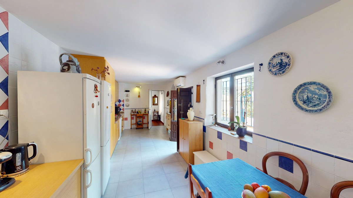 4 Bed Townhouse for sale in Vélezmálaga Costa Del Sol East, Málaga, Spain