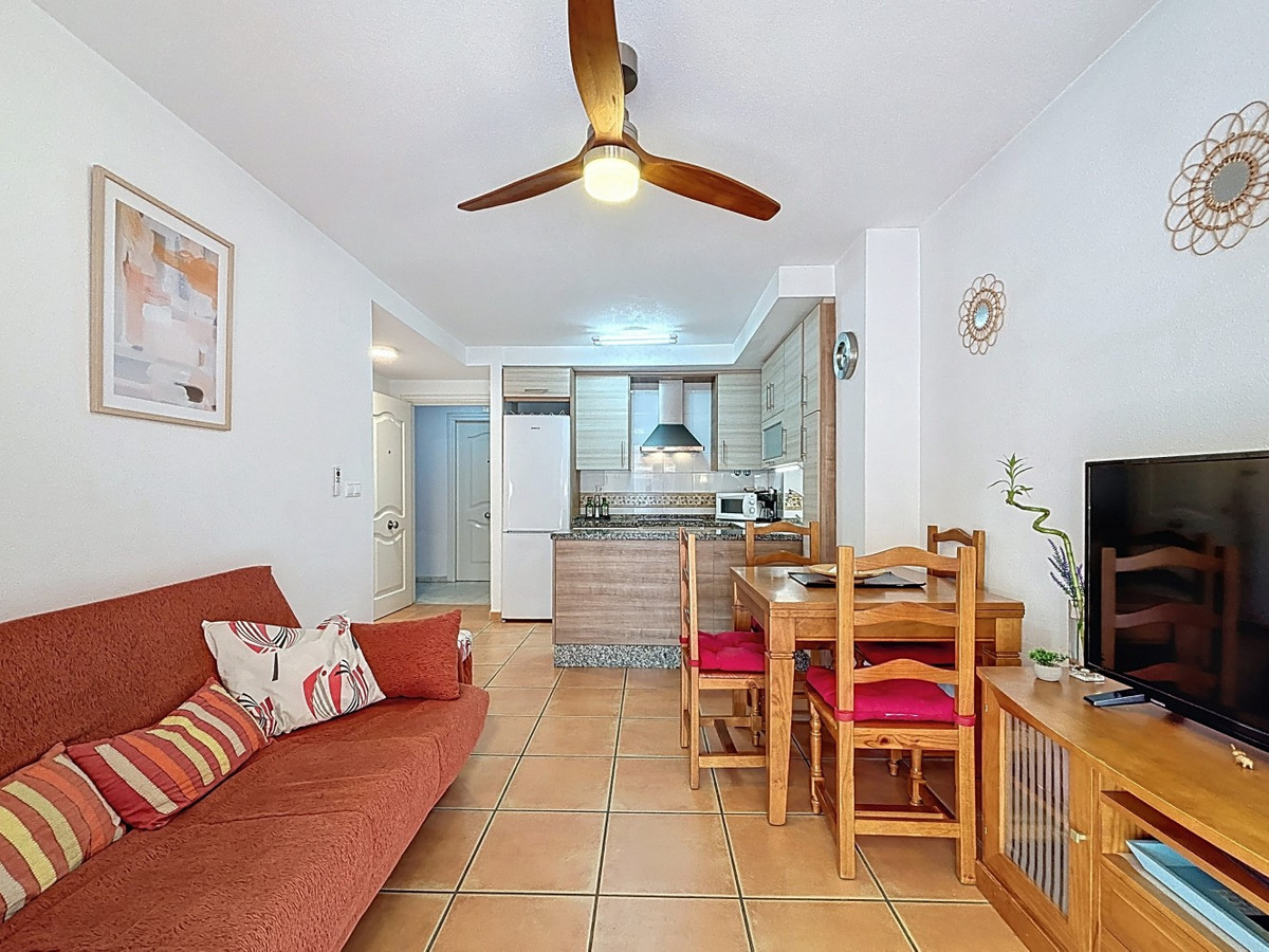 Se vende Apartamento Planta Media de 1 dormitorios en Costa Del Sol East, Málaga, España