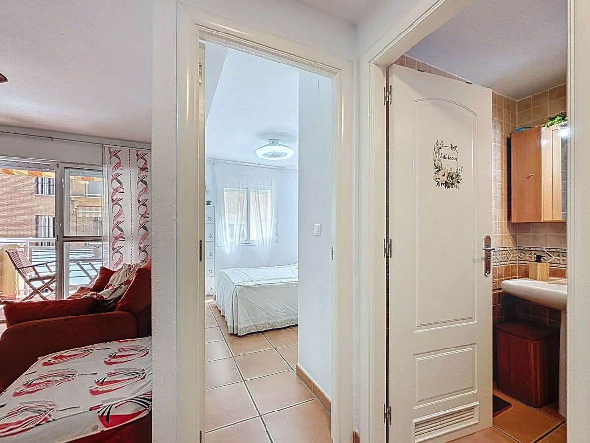 Se vende Apartamento Planta Media de 1 dormitorios en Costa Del Sol East, Málaga, España