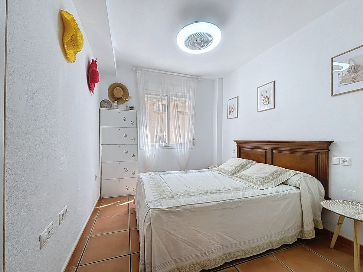 Se vende Apartamento Planta Media de 1 dormitorios en Costa Del Sol East, Málaga, España