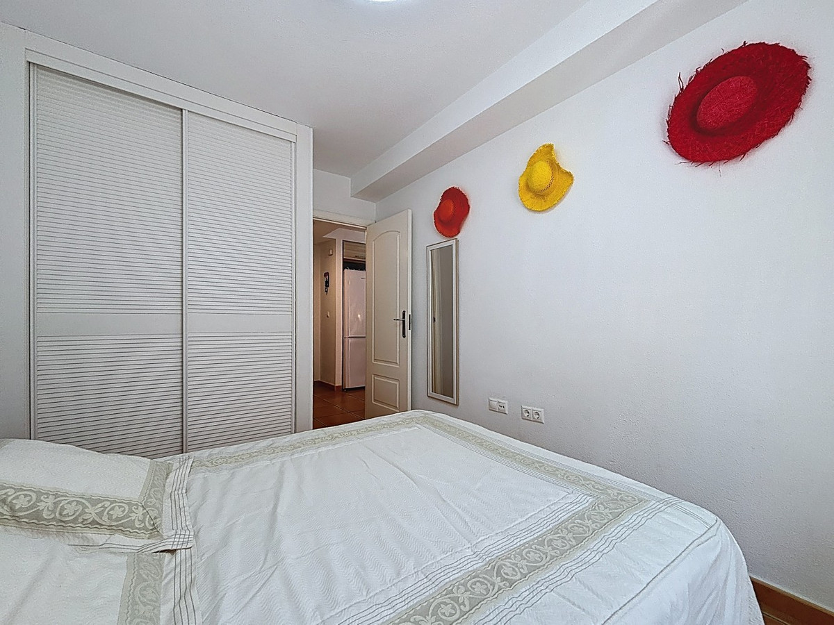 Se vende Apartamento Planta Media de 1 dormitorios en Costa Del Sol East, Málaga, España