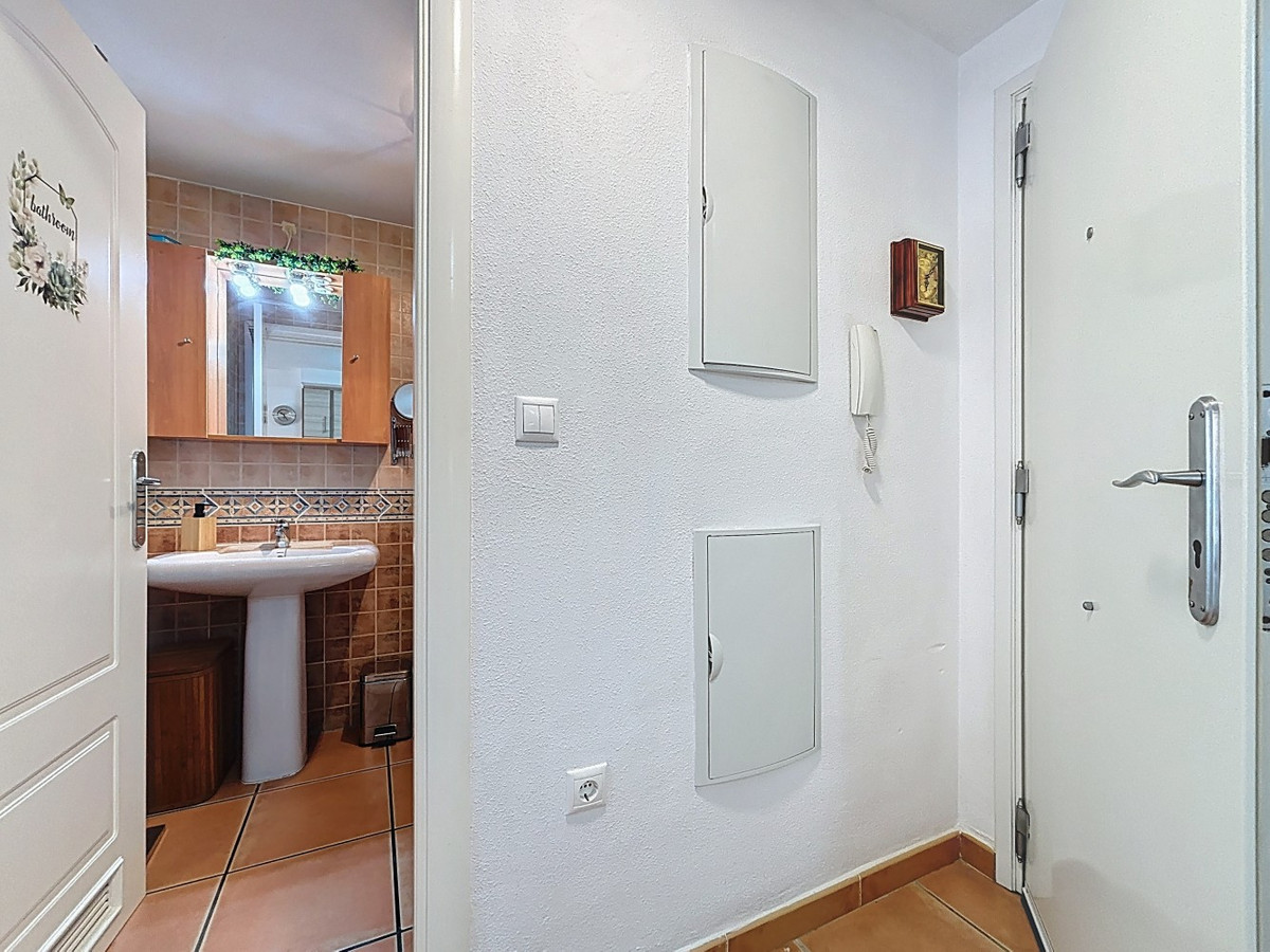 Se vende Apartamento Planta Media de 1 dormitorios en Costa Del Sol East, Málaga, España