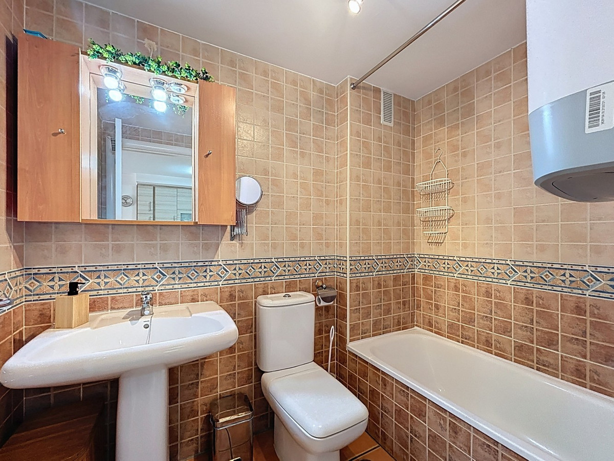 Se vende Apartamento Planta Media de 1 dormitorios en Costa Del Sol East, Málaga, España