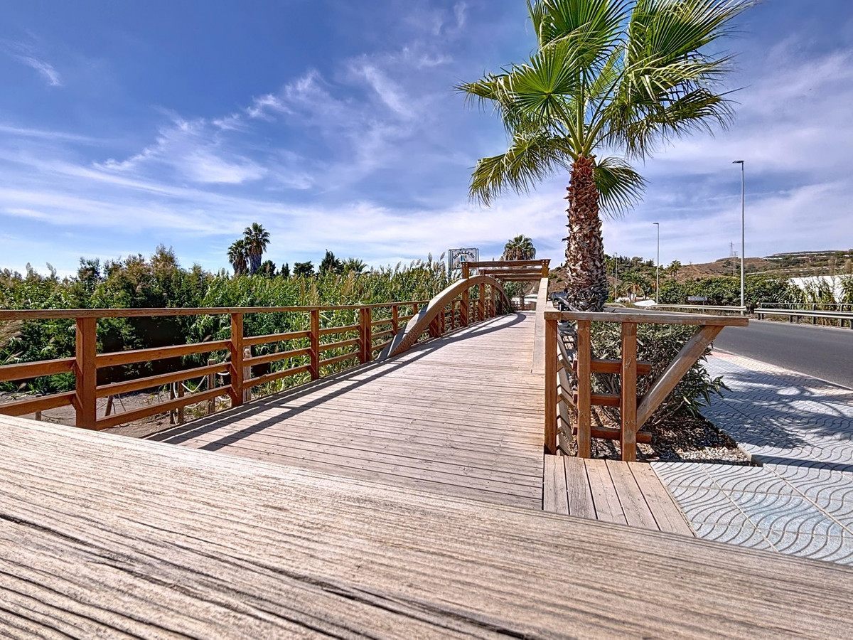 Se vende Apartamento Planta Media de 1 dormitorios en Costa Del Sol East, Málaga, España