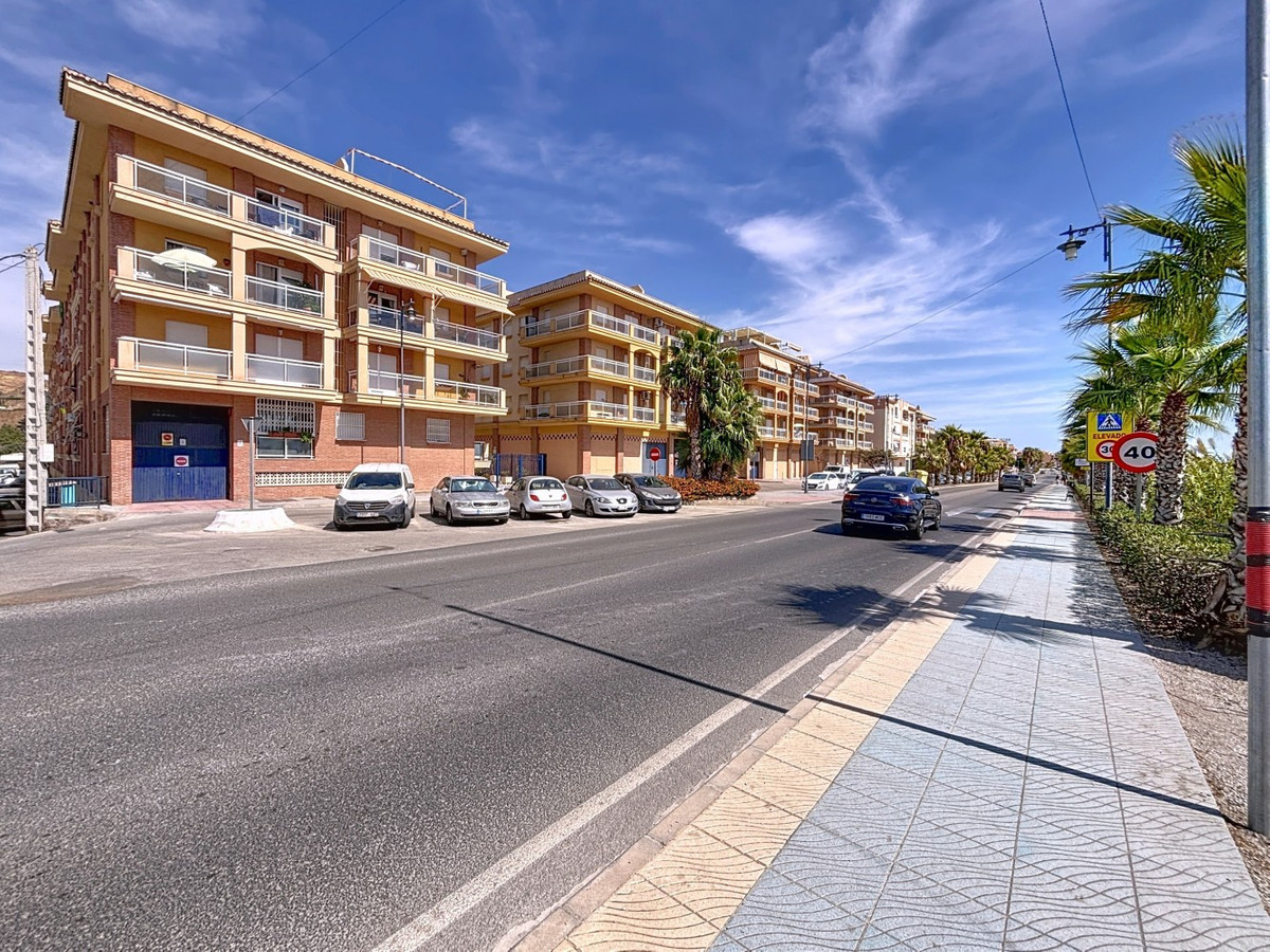Se vende Apartamento Planta Media de 1 dormitorios en Costa Del Sol East, Málaga, España