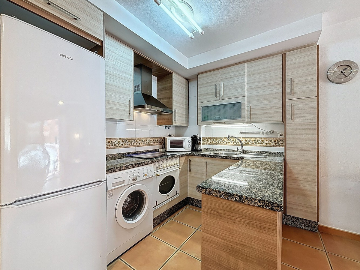Se vende Apartamento Planta Media de 1 dormitorios en Costa Del Sol East, Málaga, España
