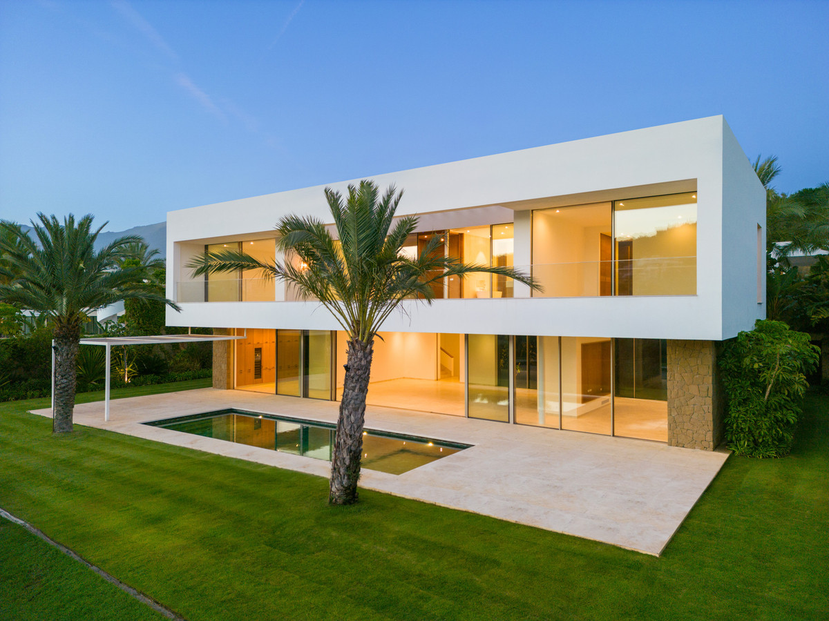 Se vende Villa - Chalet de 5 dormitorios en Costa Del Sol, Málaga, España