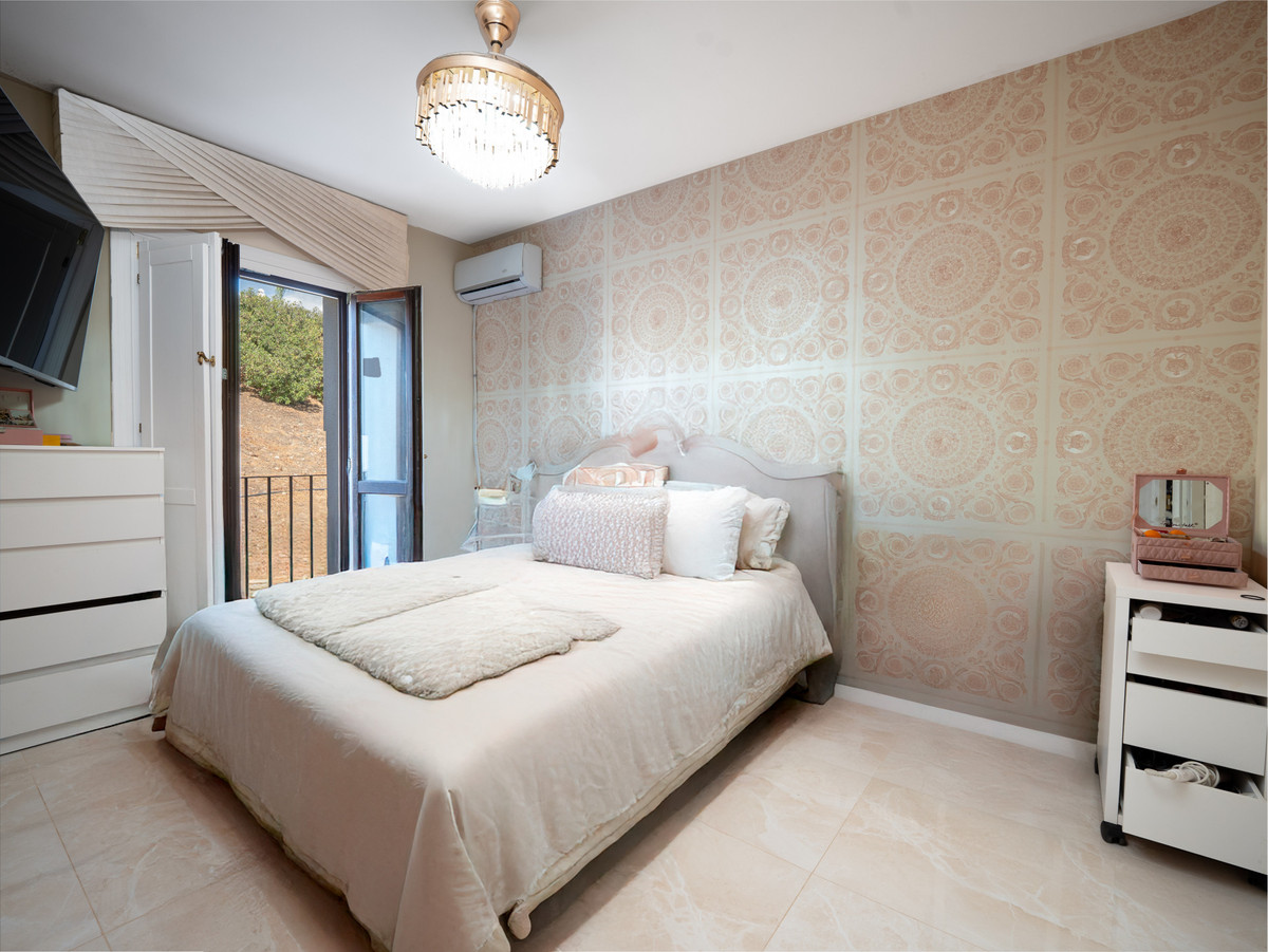 4 Bed Townhouse for sale in Estepona Costa Del Sol, Málaga, Spain