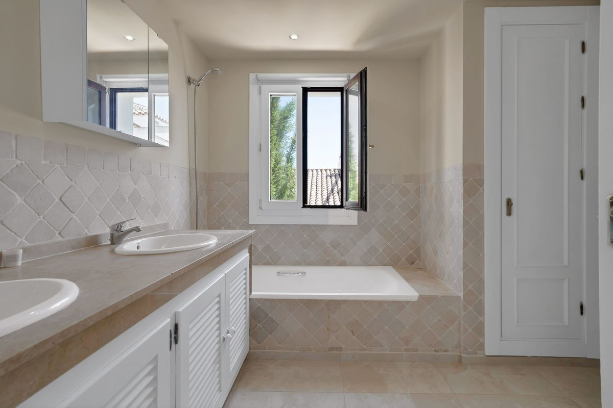 4 Bed Townhouse for sale in Estepona Costa Del Sol, Málaga, Spain