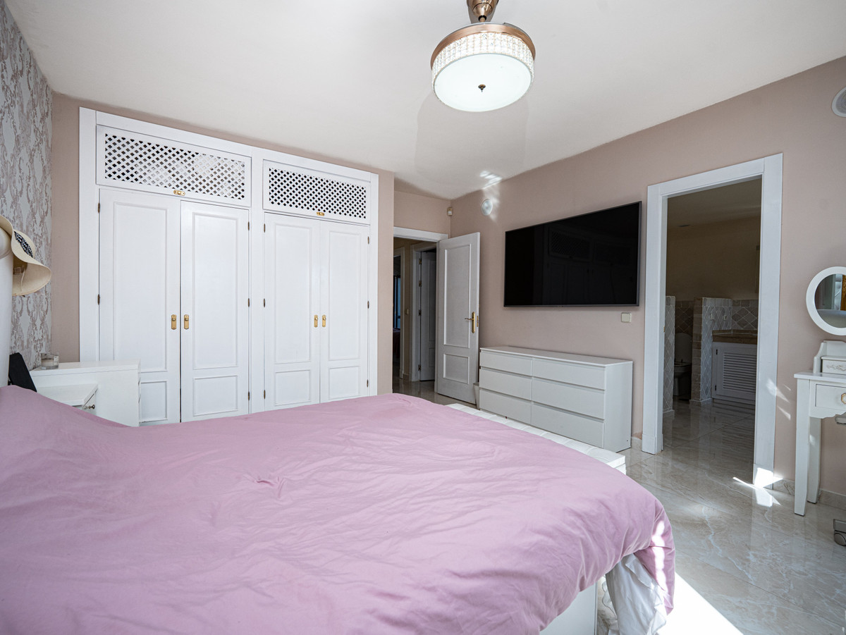 4 Bed Townhouse for sale in Estepona Costa Del Sol, Málaga, Spain