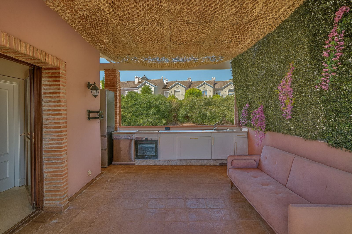 4 Bed Townhouse for sale in Estepona Costa Del Sol, Málaga, Spain