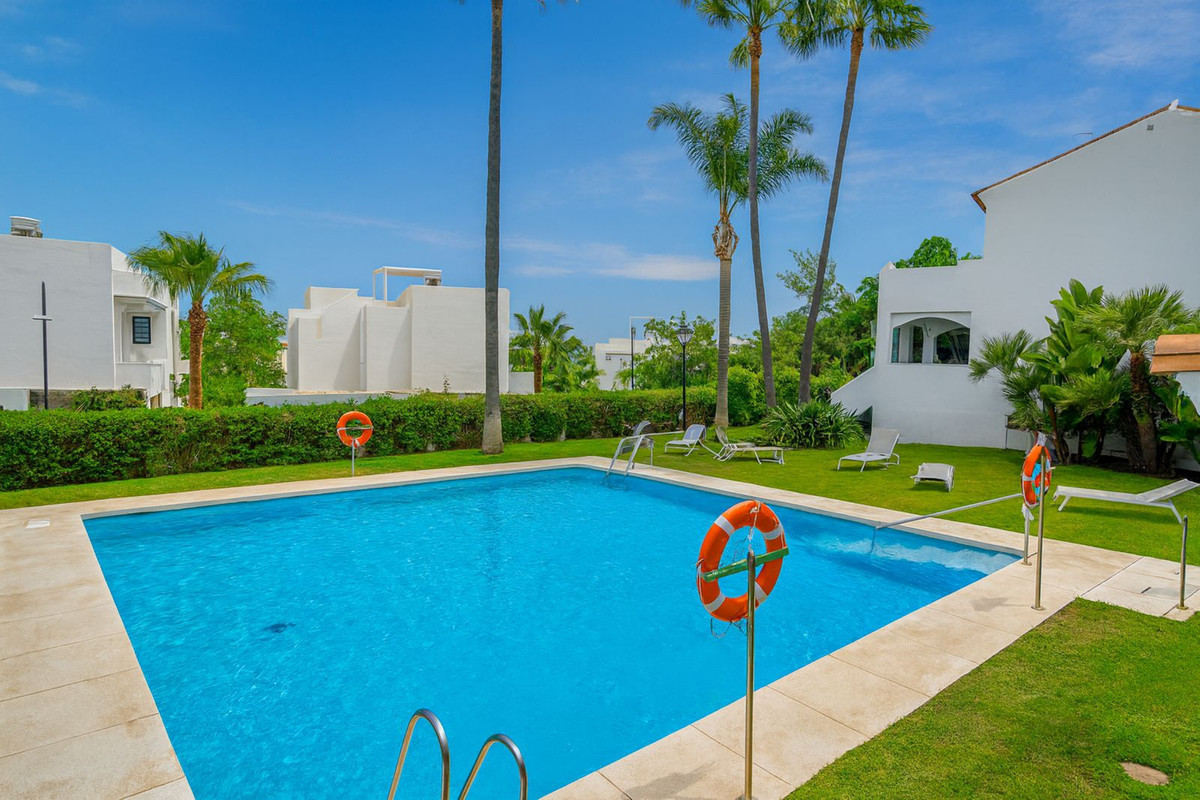 4 Bed Townhouse for sale in Estepona Costa Del Sol, Málaga, Spain