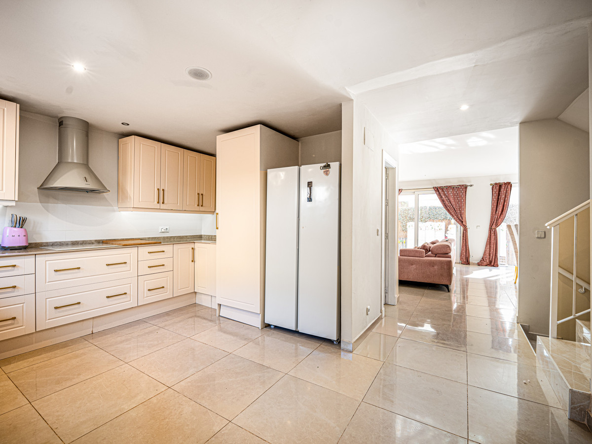 4 Bed Townhouse for sale in Estepona Costa Del Sol, Málaga, Spain
