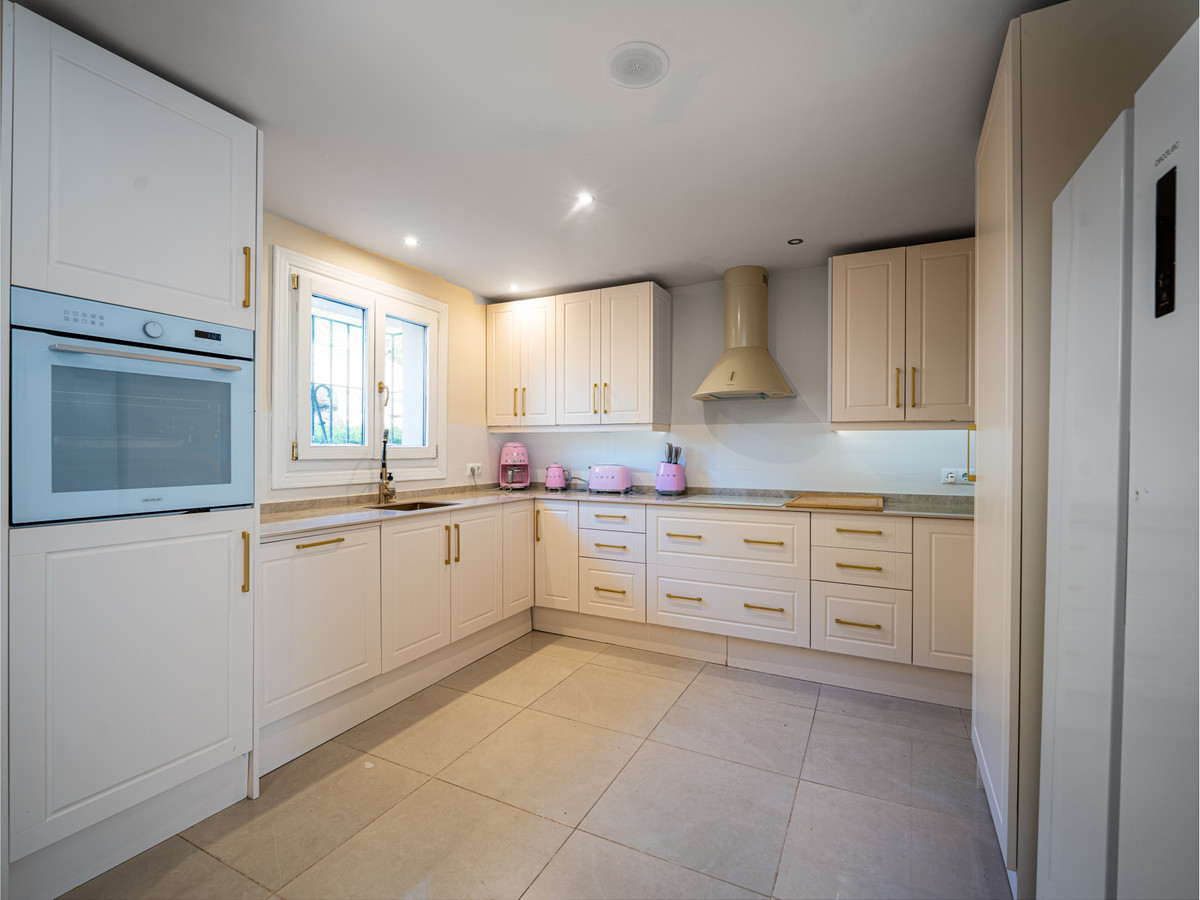 4 Bed Townhouse for sale in Estepona Costa Del Sol, Málaga, Spain