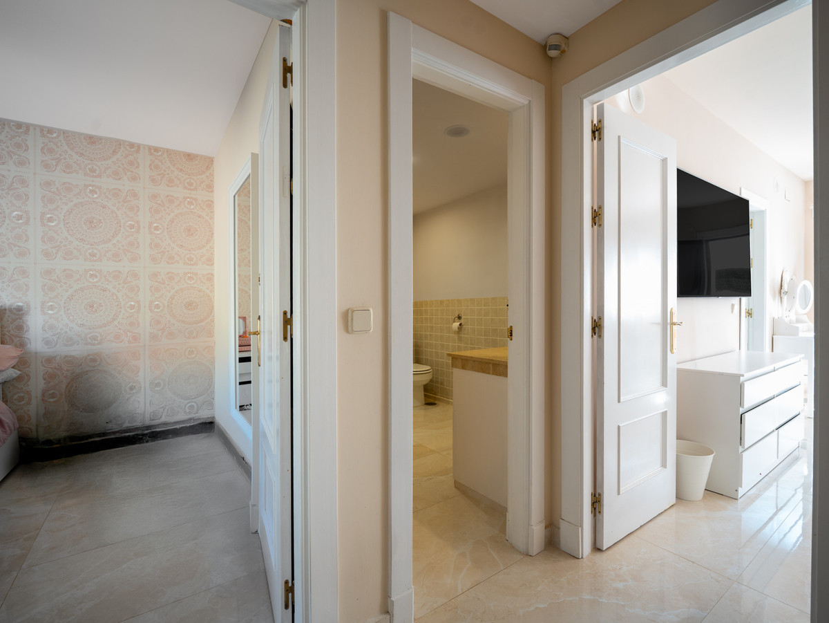 4 Bed Townhouse for sale in Estepona Costa Del Sol, Málaga, Spain