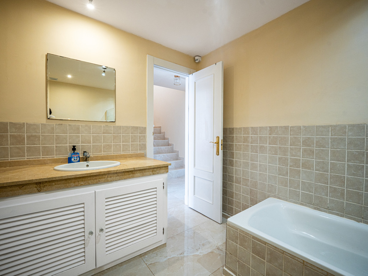 4 Bed Townhouse for sale in Estepona Costa Del Sol, Málaga, Spain