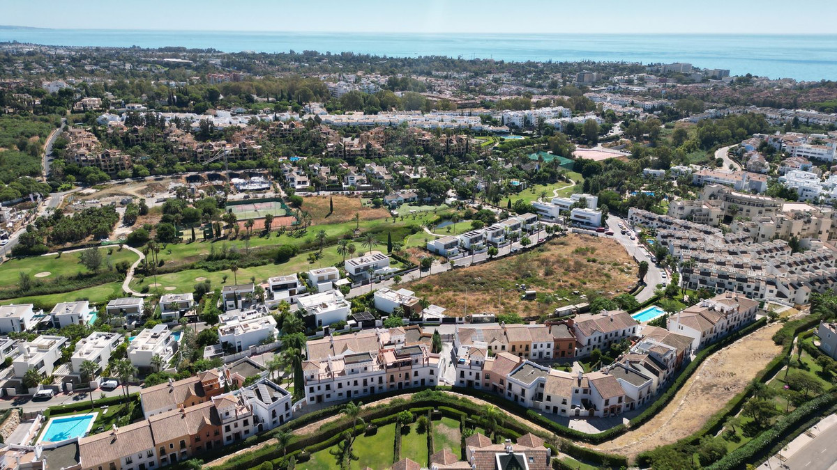 4 Bed Townhouse for sale in Estepona Costa Del Sol, Málaga, Spain