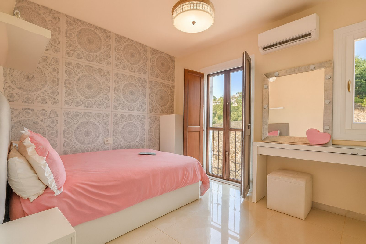 4 Bed Townhouse for sale in Estepona Costa Del Sol, Málaga, Spain