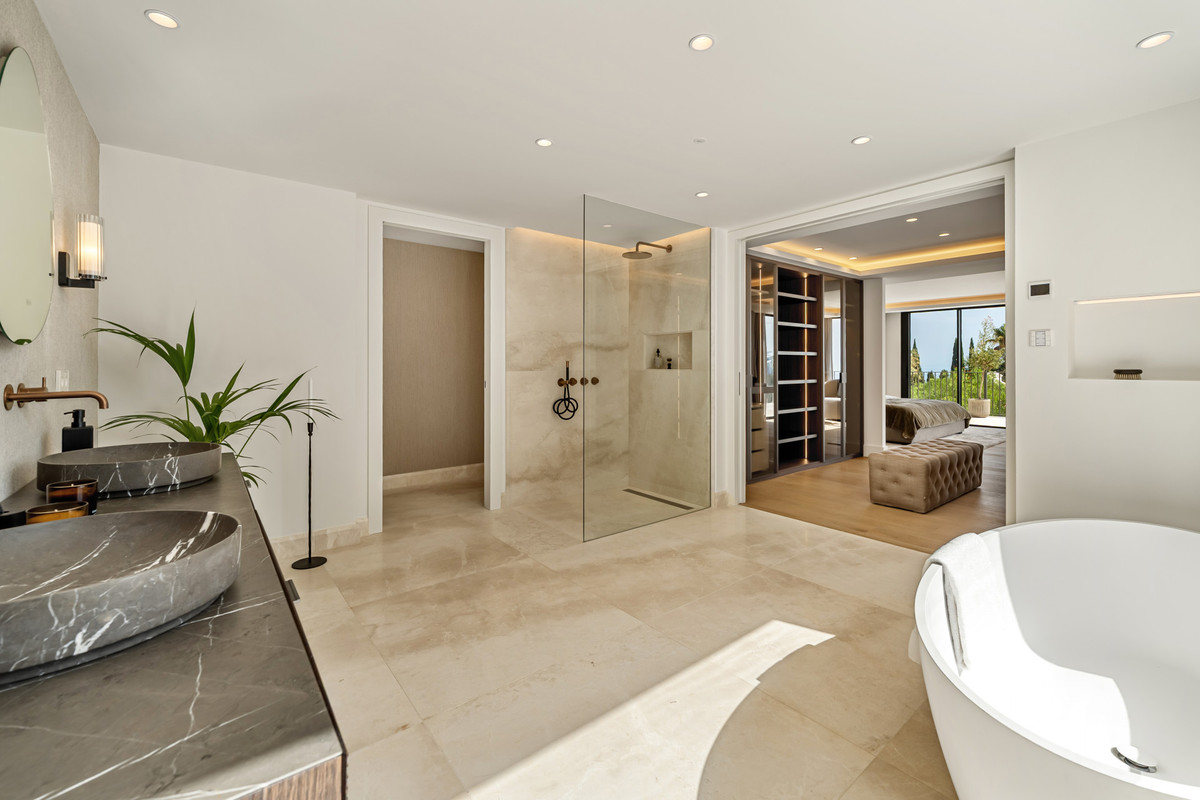 Se vende Villa - Chalet de 5 dormitorios en Costa Del Sol, Málaga, España