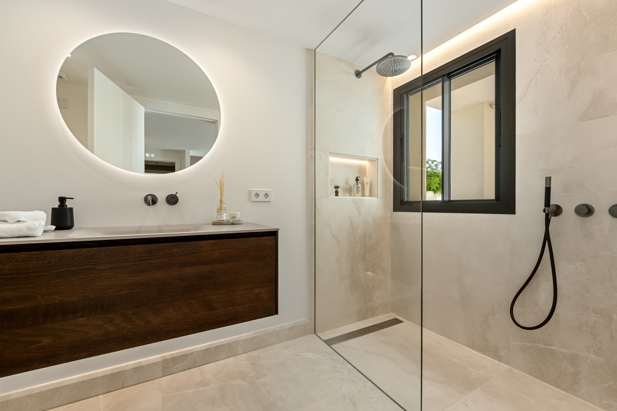 Se vende Villa - Chalet de 5 dormitorios en Costa Del Sol, Málaga, España