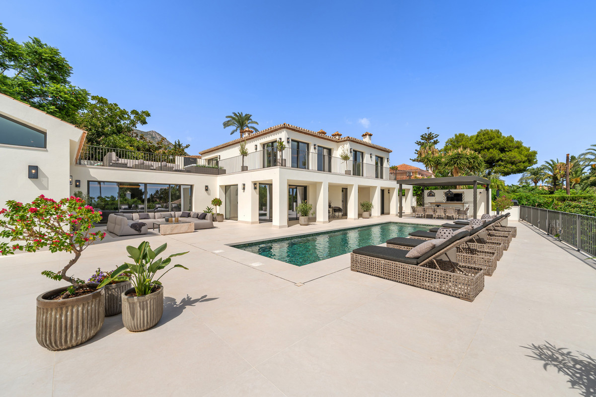 Se vende Villa - Chalet de 5 dormitorios en Costa Del Sol, Málaga, España