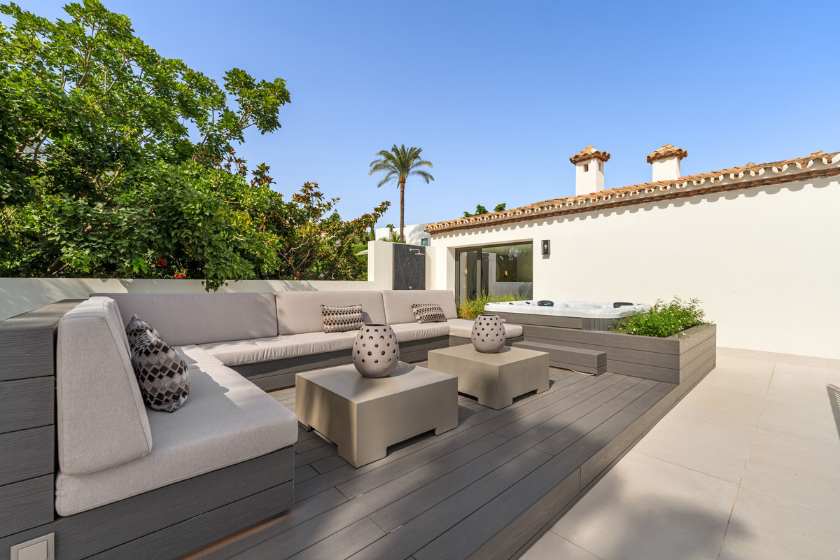 Se vende Villa - Chalet de 5 dormitorios en Costa Del Sol, Málaga, España