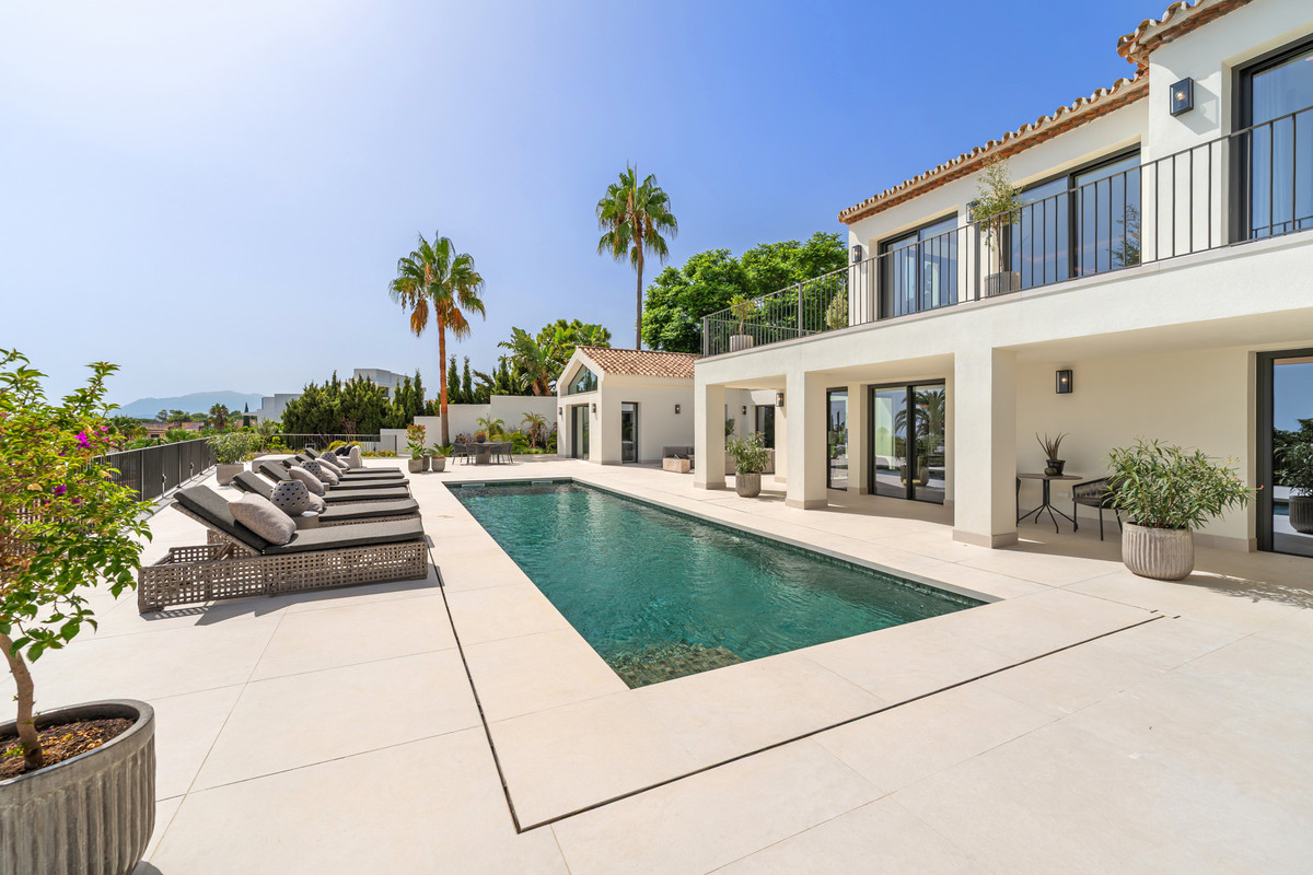 Se vende Villa - Chalet de 5 dormitorios en Costa Del Sol, Málaga, España