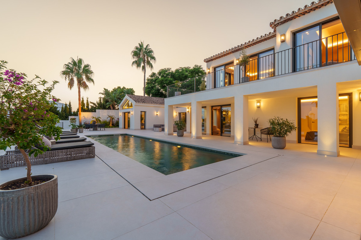 Se vende Villa - Chalet de 5 dormitorios en Costa Del Sol, Málaga, España