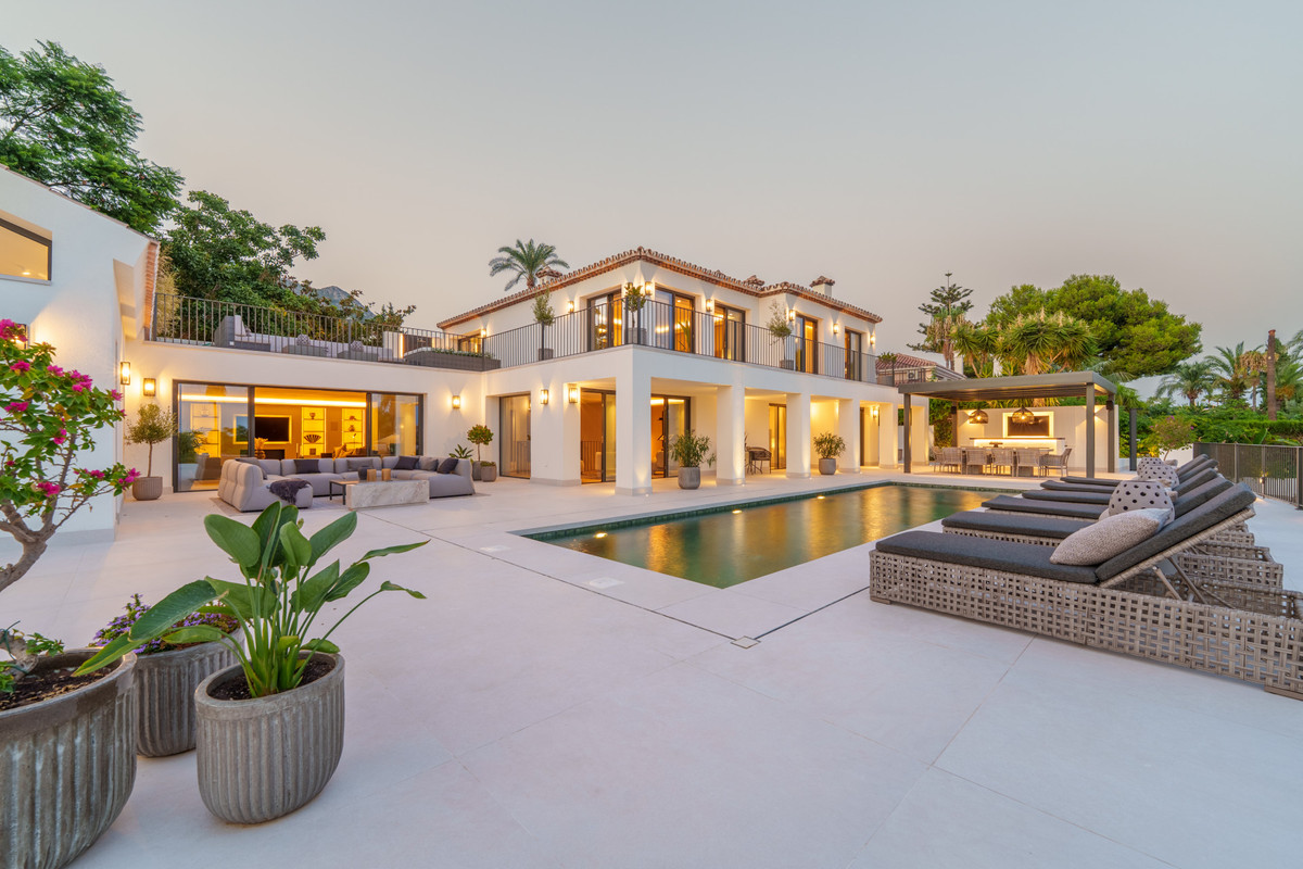 Se vende Villa - Chalet de 5 dormitorios en Costa Del Sol, Málaga, España