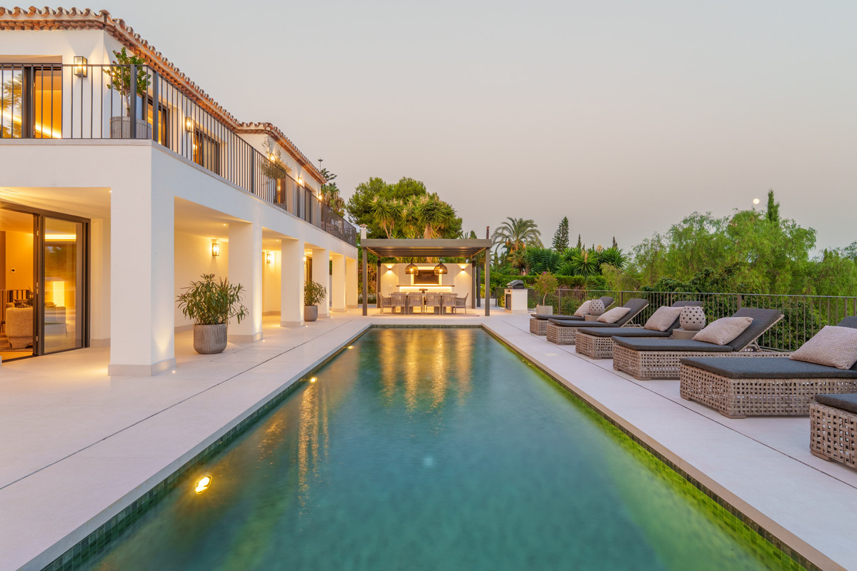 Se vende Villa - Chalet de 5 dormitorios en Costa Del Sol, Málaga, España