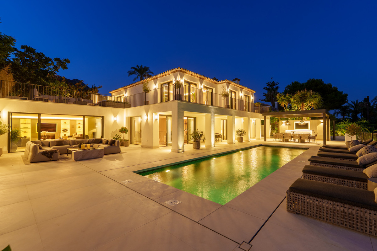 Se vende Villa - Chalet de 5 dormitorios en Costa Del Sol, Málaga, España