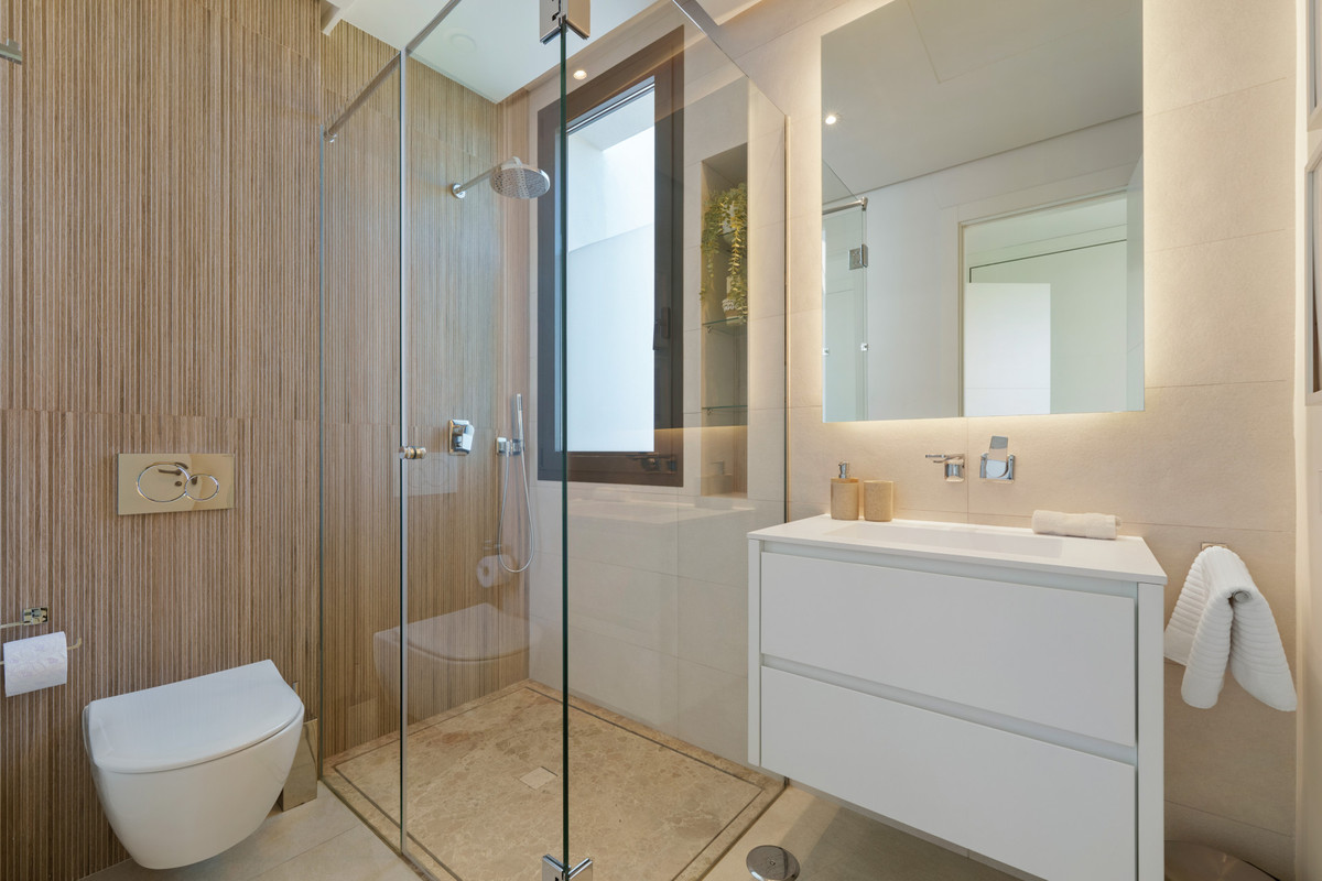 Se vende Villa - Chalet de 6 dormitorios en Costa Del Sol, Málaga, España