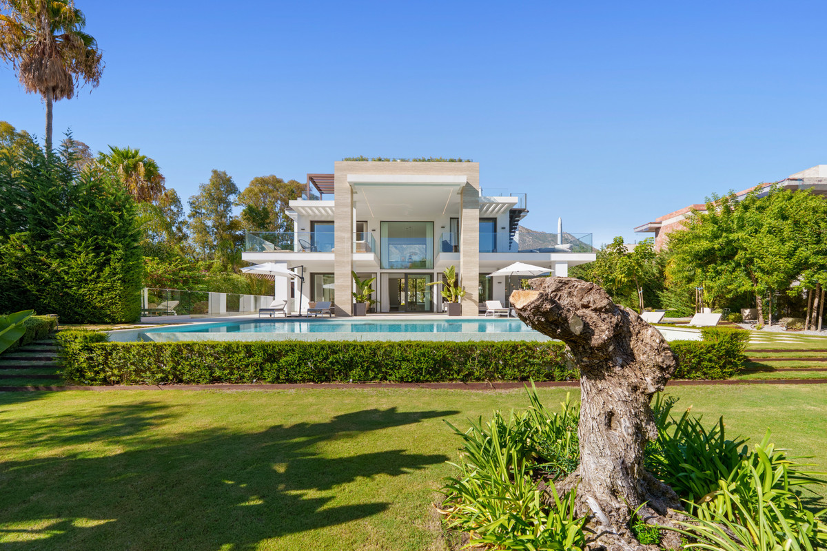 Se vende Villa - Chalet de 6 dormitorios en Costa Del Sol, Málaga, España