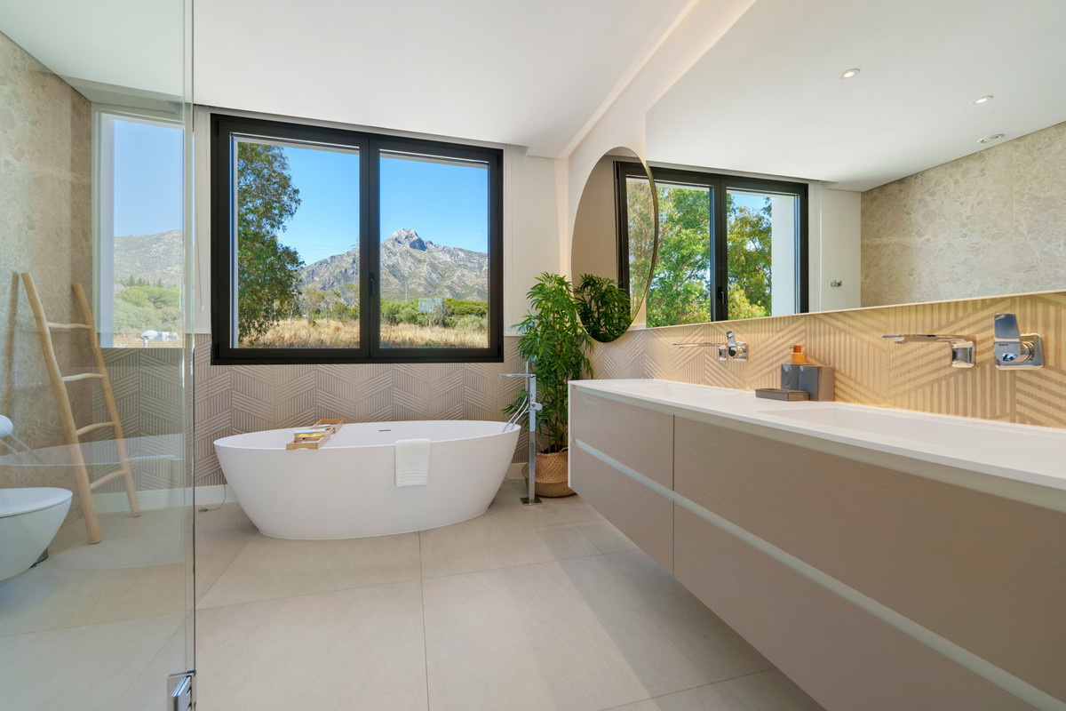 Se vende Villa - Chalet de 6 dormitorios en Costa Del Sol, Málaga, España
